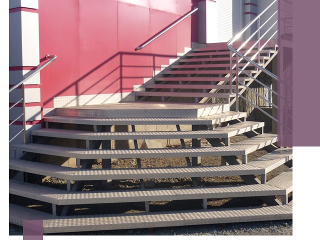 Лестницы для магазина в Евпатории — изготовление и монтаж