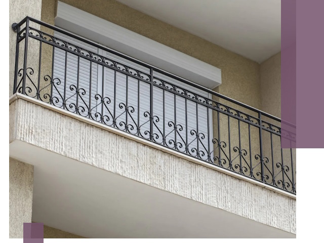 Балконные ограждения из металла и стекла в Евпатории для домов