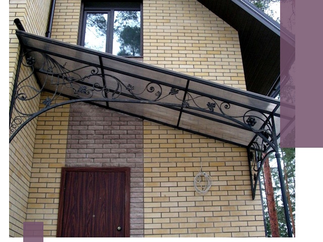 Односкатные козырьки из металла под ключ в Евпатории